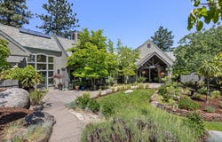 500 Ashland Loop Road, Ashland, OR 97520