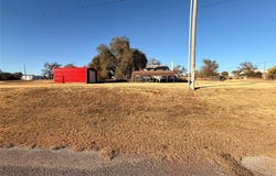 112 E Main Street, Foss, OK 73647