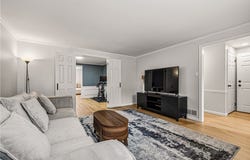 1541 Pineview Dr, Upper St Clair, PA 15241