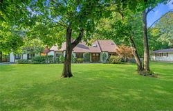 1 W Gate Drive, Huntington, NY 11743