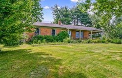 255 Rolling Hills Cir, Hillsville, VA 24343