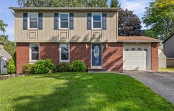340 Village Walk Circle, Spencerport, NY 14559