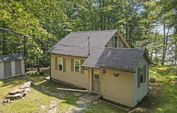 130 Ridgefield Point Road, Greentown, PA 18426