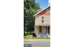 33 W BAINBRIDGE STREET, ELIZABETHTOWN, PA 17022