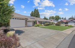 1556 E Paradise Avenue, Visalia, CA 93292
