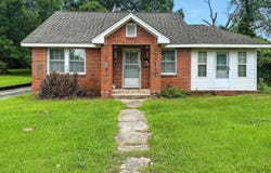 1006 2ND AVENUE, CLANTON, AL 35045