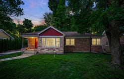 618 Dundee Avenue, Flossmoor, IL 60422