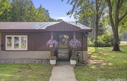 17401 Taft Road, Spring Lake, MI 49456