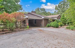 5550 Warring Ln, Roanoke, VA 24014