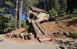 7240 Yosemite Park Way, Yosemite, CA 95389
