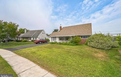 23 NEW POND LANE, LEVITTOWN, PA 19054