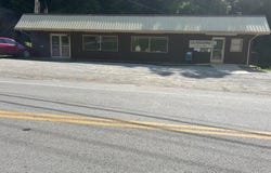 25 Hwy 406, Stinnett, KY 40868