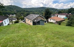 12 Crown Street, Worthington, WV 26591