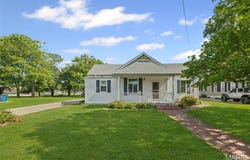 207 W Vine Street, Brighton, IL 62012