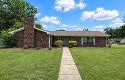 1368 Joplin Dr, Grenada, MS 38901