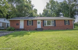 906 Chilhowee St, Harriman, TN 37748
