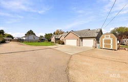 1915 Meadow Ave, Caldwell, ID 83605