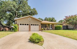 840 Woodcrest Drive, Hurst, TX 76053