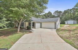 282 Sanders Davis, Newnan, GA 30263