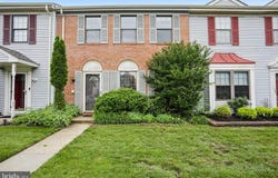 91 PEAR TREE LA, FRANKLIN PARK, NJ 08823