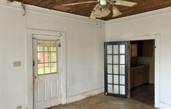 136 E DOUGHTY ST, Uvalde, TX 78801