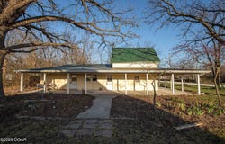 13 W Dade 22, Arcola, MO 65603