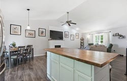 904 6th Avenue, Coggon, IA 52218