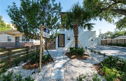 1076 NW 55th St, Miami, FL 33127