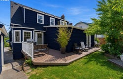 135 S 8TH St, StHelens, OR 97051