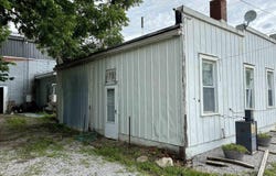 102 S Walnut Avenue, Smithton, MO 65350