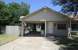 841 S 5th Avenue, Munday, TX 76371