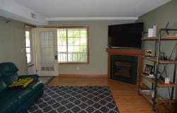 454 West Side Dr, IowaCity, IA 52246