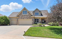 12618 S 81st Avenue, Papillion, NE 68046