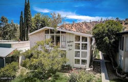 1542 Riverside Drive, Glendale, CA 91201