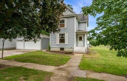202 E Chicago, DAVIS JUNCTION, IL 61020