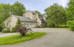 5 Hillside Place, Boothbay, ME 04537
