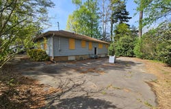 1805 Clairmont, Decatur, GA 30033