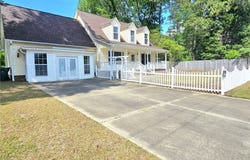 610 W 6th Avenue, Raeford, NC 28376