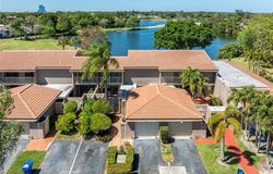 105 Saint Andrews Rd, Hollywood, FL 33021