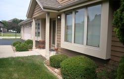 W242n2362 Deer Park Dr, Pewaukee, WI 53072