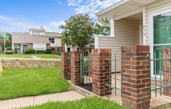 872 Creekside Drive, Lewisville, TX 75067