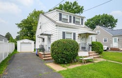 1717 Crescent Pkwy, Linden City, NJ 07036-5439