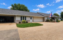 1513 Division St., Hull, IA 51239