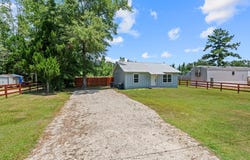 10490 NW Camellia Street, Bristol, FL 32321