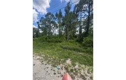 4751/4753 14th Street SW, Lehigh Acres, FL 33973