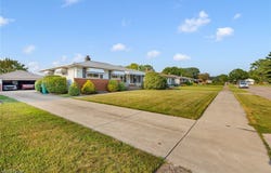 651 E Meadowlawn Boulevard, Seven Hills, OH 44131