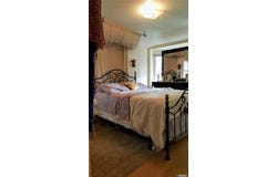 38-33 215th St, Bayside, NY 11361