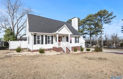 5906 Leonard Street, Guntersville, AL 35976