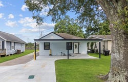 1923 Avenue G, Nederland, TX 77627
