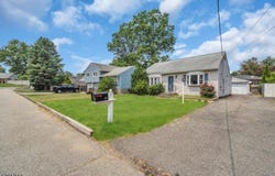 69 Lions Head Blvd, Wayne Twp., NJ 07470-4050